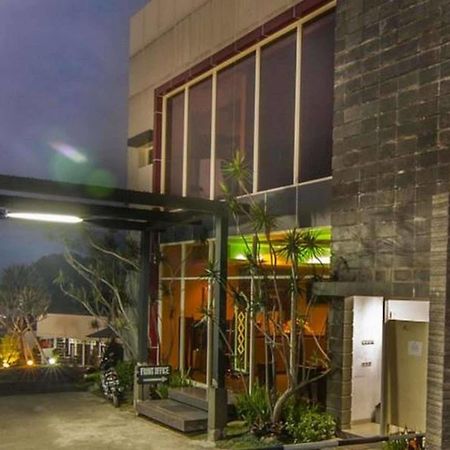 The Rizen Hotel Cisarua Exterior photo